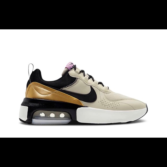 Nike Air Max Verona Sneakers - Picture 1 of 2